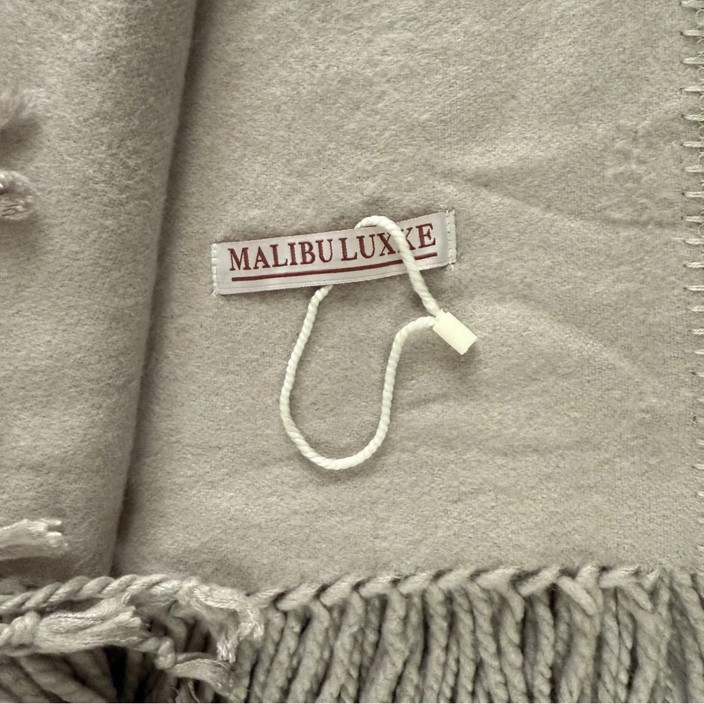 Malibu Luxxe Fringe Dove Grey Blanket Throw New‎